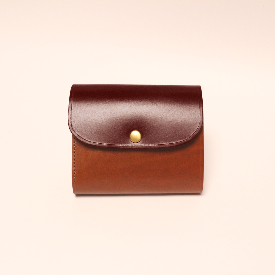 - comet middle - A smart bi-fold wallet, the Comet Middle