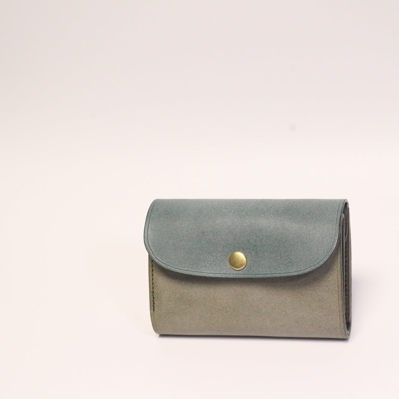 - comet R2 - compact tri-fold wallet